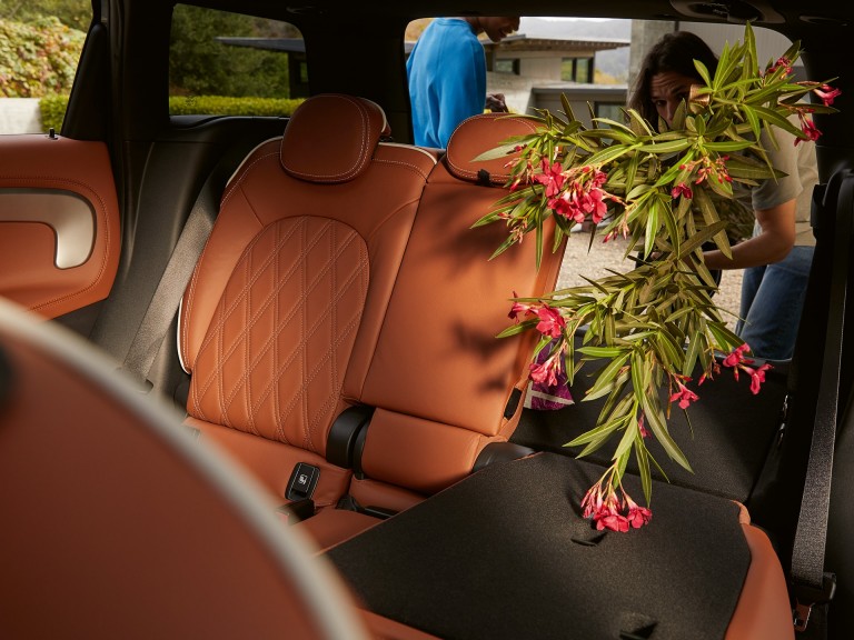MINI F60 Hybrid – interior – seats